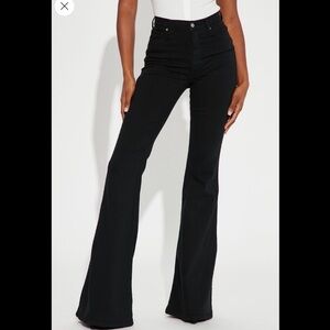 FASHION NOVA TALL BLACK STRETCH FLARE BOTTOM JEANS
SIZE 5